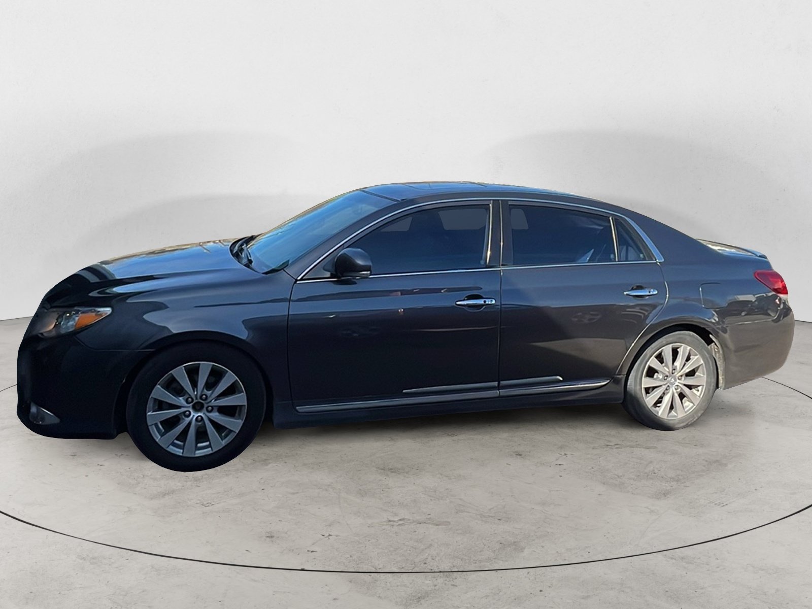Used 2011 Toyota Avalon Limited FWD image 3
