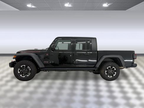 Used 2025 Jeep Gladiator Rubicon w/ Technology Group AWD/4WD image 2