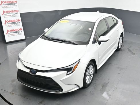 Used 2025 Toyota Corolla LE image 34