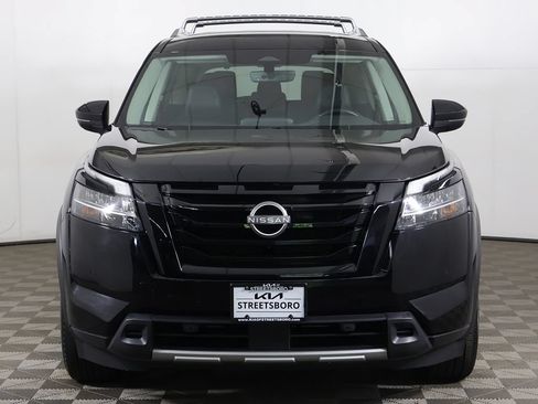 Used 2023 Nissan Pathfinder SL w/ Black Appearance Package AWD/4WD image 13