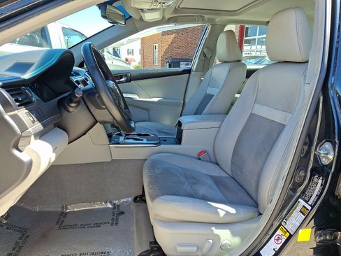 Used 2014 Toyota Camry XLE w/ Leather Package image 14