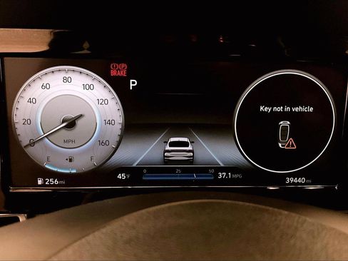 Used 2021 Hyundai Elantra SEL w/ Convenience + Premium Package image 19