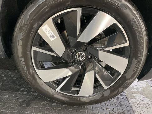 New 2026 Volkswagen Atlas Cross Sport SE AWD/4WD image 3