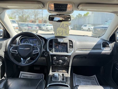Used 2019 Chrysler 300 Limited image 10