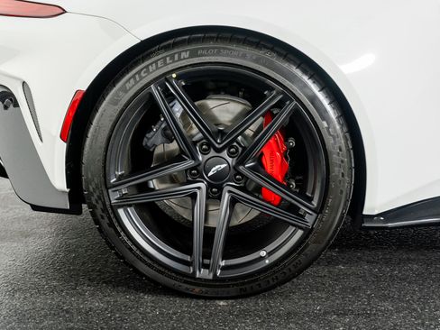 Used 2025 Aston Martin V8 Vantage Coupe image 8