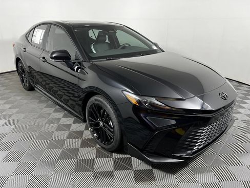 Used 2026 Toyota Camry SE w/ Convenience Package FWD image 3