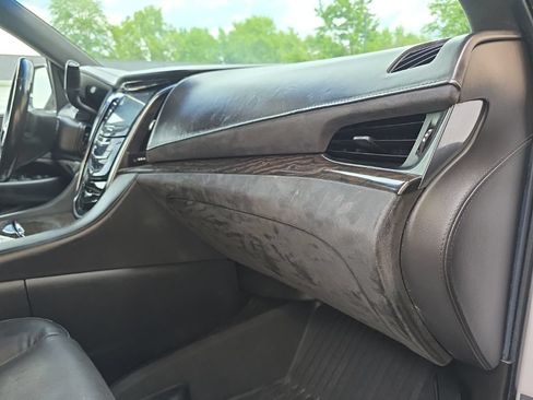 Used 2016 Cadillac Escalade ESV Platinum AWD/4WD image 24