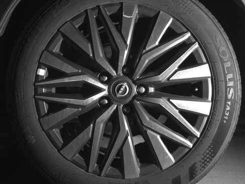 Used 2025 Nissan Altima 2.5 SV image 14