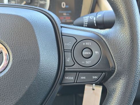 Used 2022 Toyota Corolla LE image 21