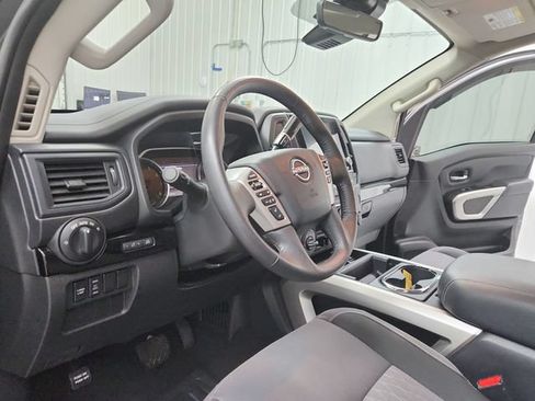Used 2024 Nissan Titan SV w/ SV Convenience Package AWD/4WD image 18
