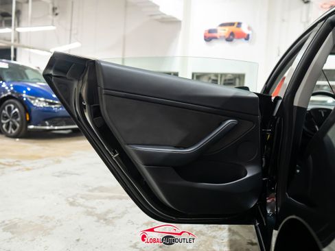 Used 2022 Tesla Model 3 Standard Range image 37