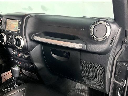 Used 2017 Jeep Wrangler Unlimited Sahara w/ Dual Top Group AWD/4WD image 16