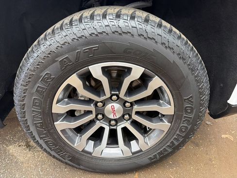 Used 2023 GMC Sierra 1500 AT4 w/ AT4 Preferred Package AWD/4WD image 36