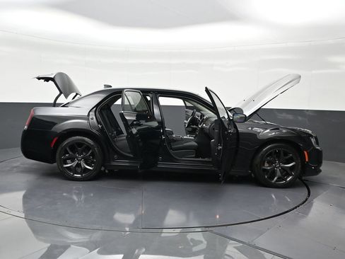 Used 2023 Chrysler 300 Touring w/ Sport Appearance Package image 34