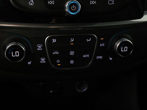 Used 2022 Chevrolet Traverse LT FWD image 43