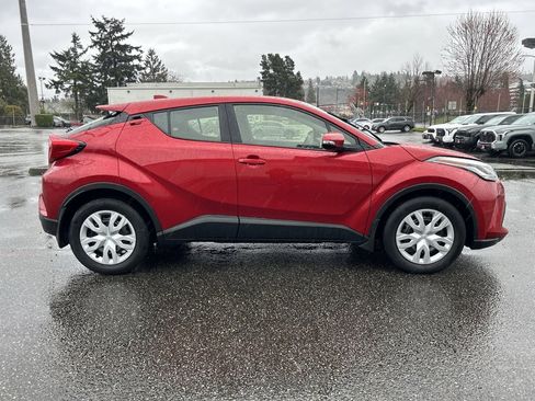 Certified 2020 Toyota C-HR LE image 4