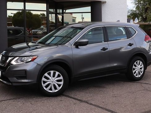 Used 2020 Nissan Rogue S FWD image 3