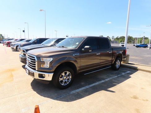 Used 2015 Ford F150 XLT w/ Equipment Group 302A Luxury image 2