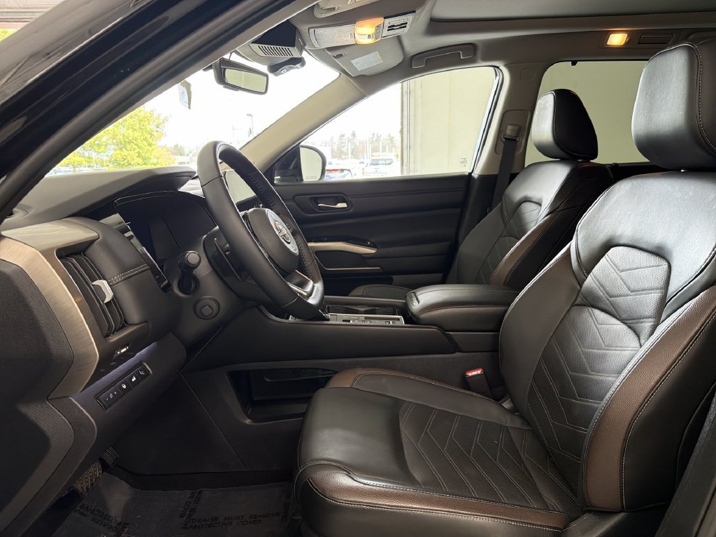Certified 2025 Nissan Pathfinder Platinum w/ Lighting Package (N93) FWD image 26