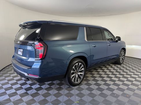 Used 2025 Chevrolet Suburban High Country image 9