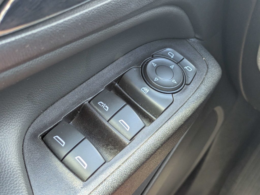 Used 2021 Chevrolet Equinox Premier FWD image 27