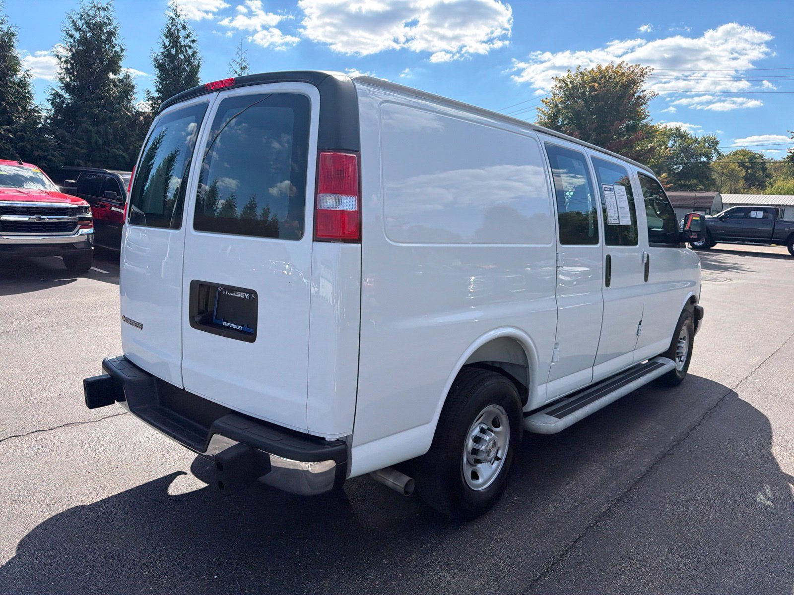 Used 2025 Chevrolet Express 2500 w/ Driver Convenience Package RWD image 5