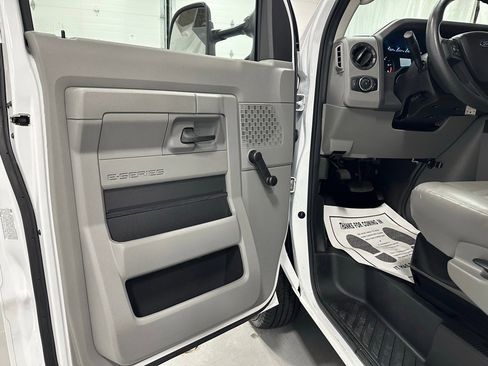 Used 2024 Ford E-350 and Econoline 350 Super Duty image 8