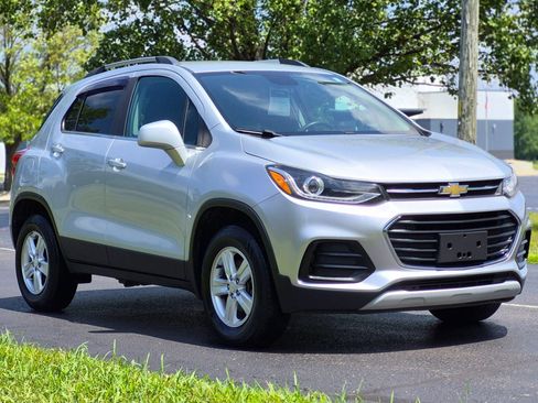 Used 2017 Chevrolet Trax LT AWD/4WD image 3