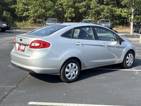 Used 2013 Ford Fiesta SE FWD image 22