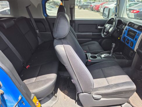 Used 2007 Toyota FJ Cruiser 2WD image 8