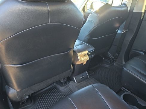 Used 2020 Toyota Highlander XLE image 20