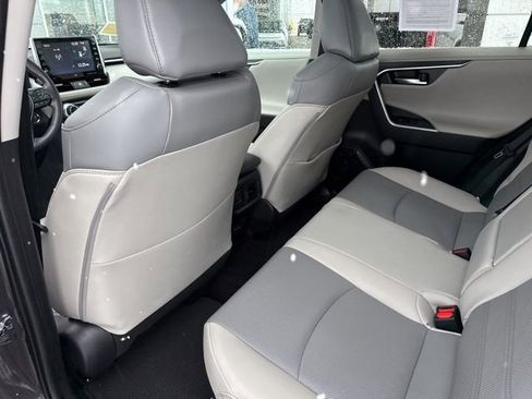 Used 2022 Toyota RAV4 Limited image 26