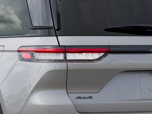 New 2025 Jeep Grand Cherokee Limited AWD/4WD image 9