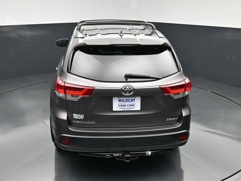 Used 2018 Toyota Highlander SE AWD/4WD image 25