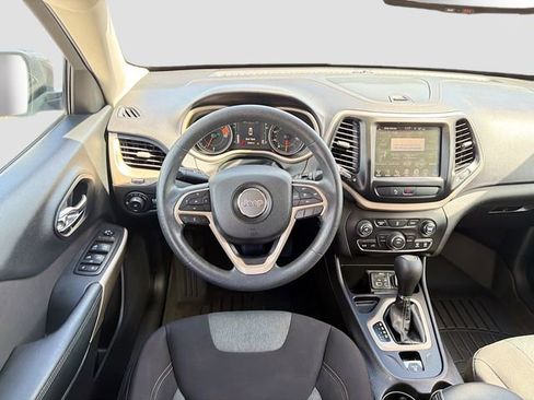 Used 2018 Jeep Cherokee Latitude image 16