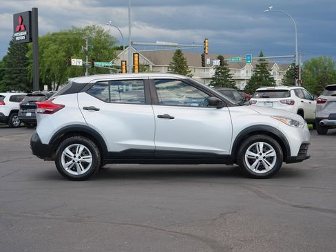 Used 2020 Nissan Kicks S FWD image 2