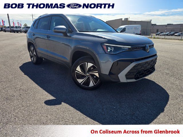 Used 2025 Volkswagen Taos SE AWD/4WD image 1