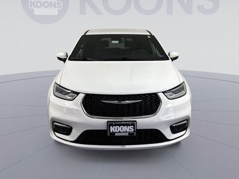 Used 2023 Chrysler Pacifica Touring FWD image 11