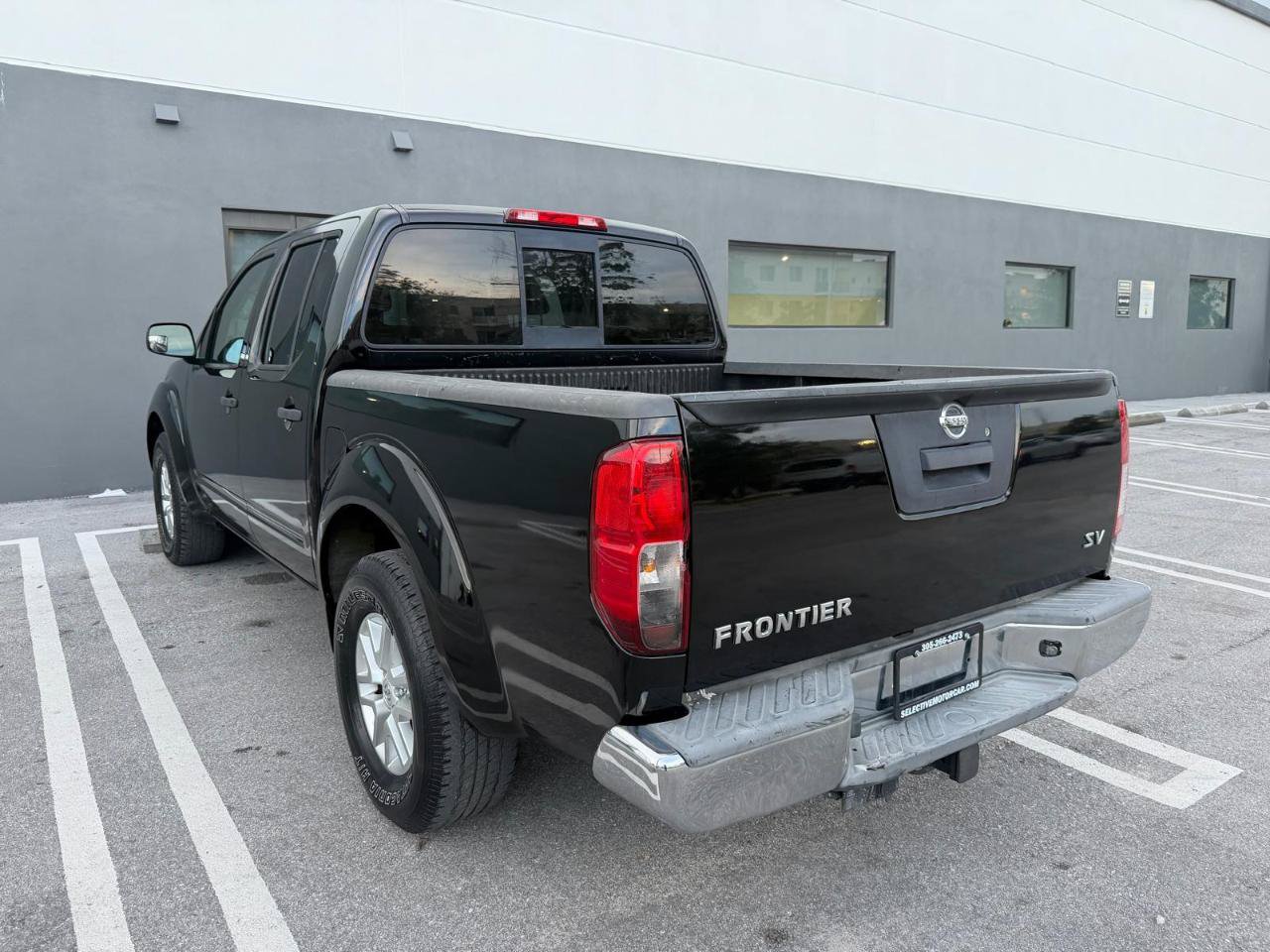 Used 2015 Nissan Frontier SV RWD image 6