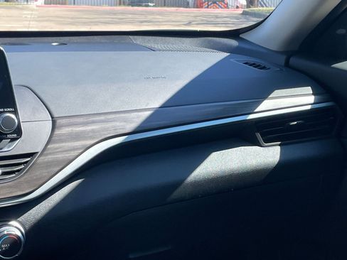 Used 2025 Nissan Altima 2.5 SV FWD image 36