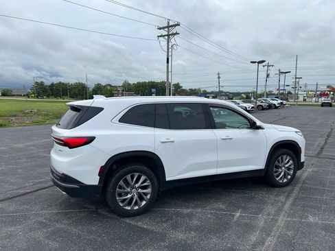Used 2025 Buick Enclave Preferred FWD image 4