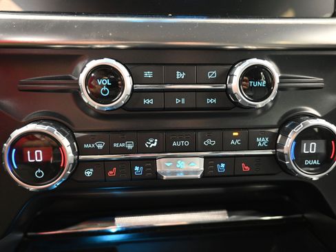 Used 2021 Ford F150 Lariat w/ Equipment Group 502A High AWD/4WD image 17