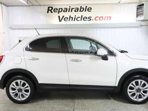 Used 2017 FIAT 500X Lounge w/ Advanced Safety Package FWD image 4