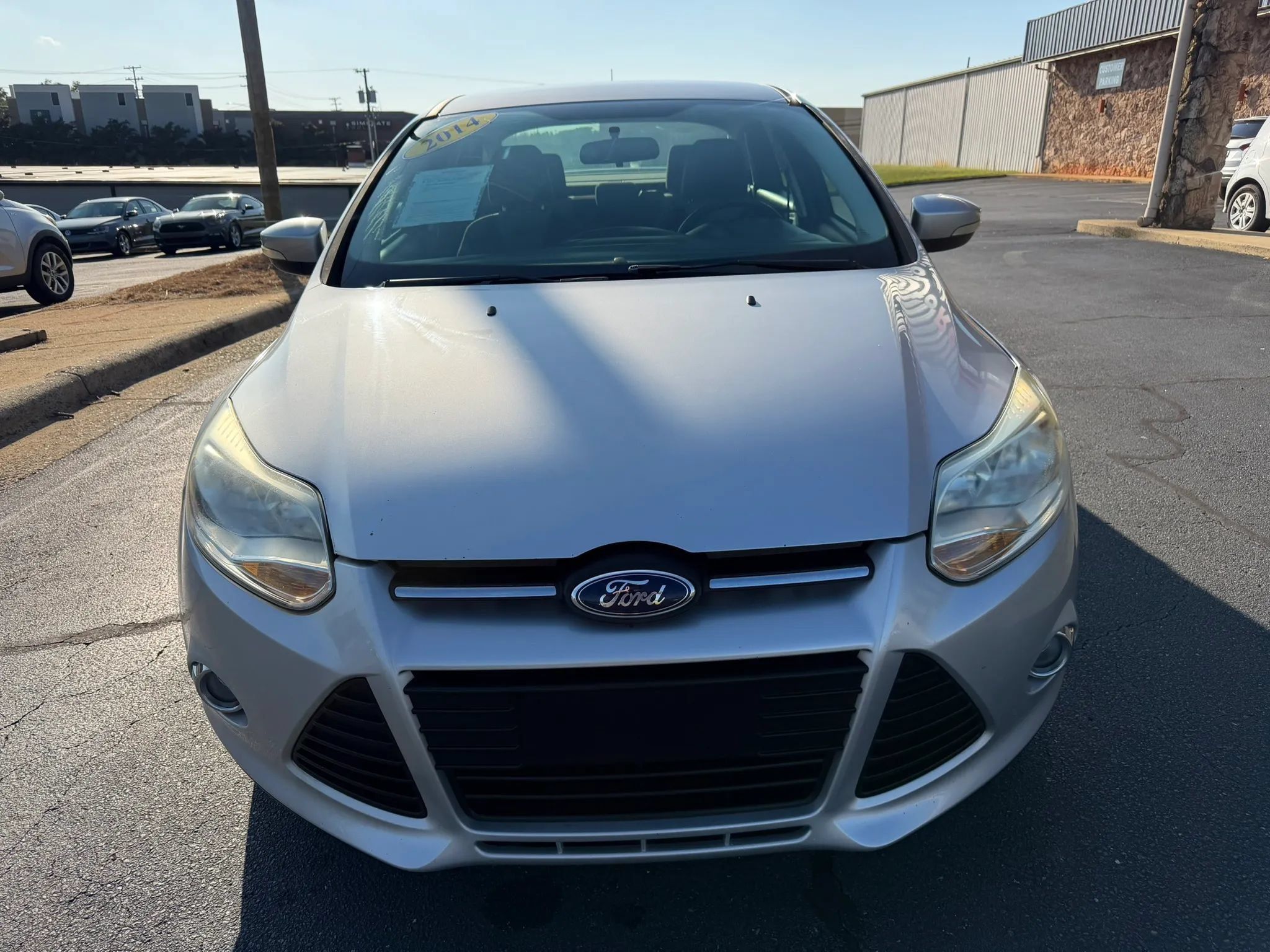 Used 2014 Ford Focus SE w/ SE Sport Package FWD image 2
