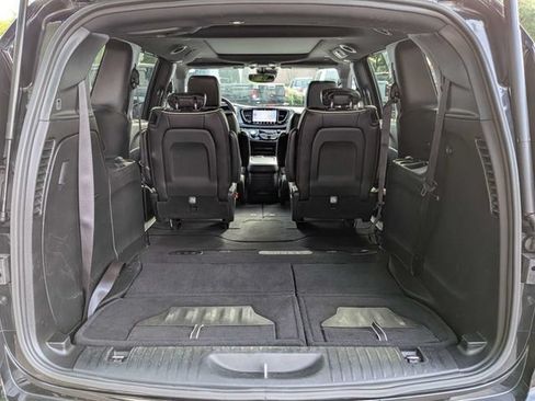 Used 2025 Chrysler Pacifica Limited FWD image 15