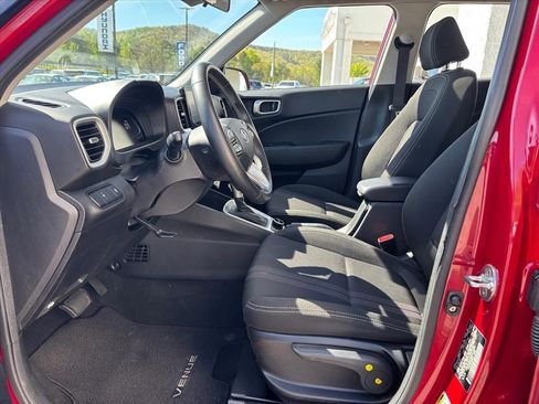 Used 2023 Hyundai Venue FWD image 10
