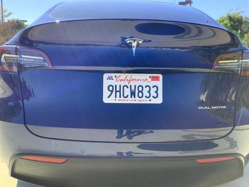 Used 2020 Tesla Model Y Long Range image 16