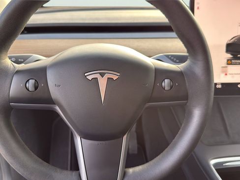 Used 2022 Tesla Model Y Long Range AWD/4WD image 14