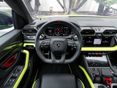 Used 2025 Lamborghini Urus SE AWD/4WD image 33