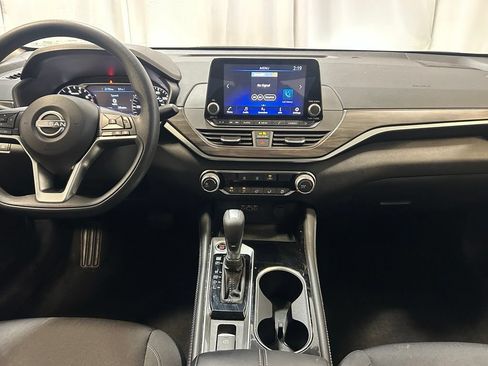 Used 2023 Nissan Altima 2.5 SV AWD/4WD image 12